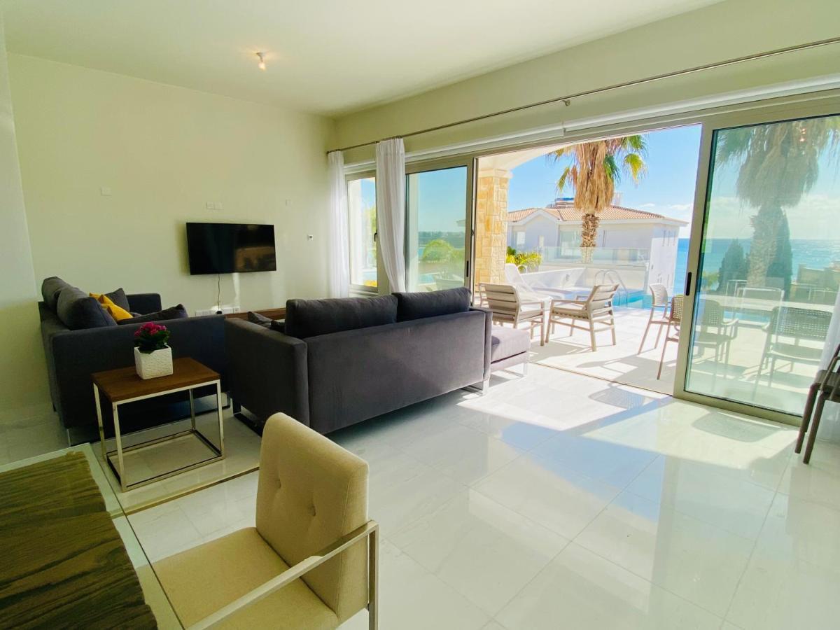 Coral Bay Beach Villa Paphos Esterno foto