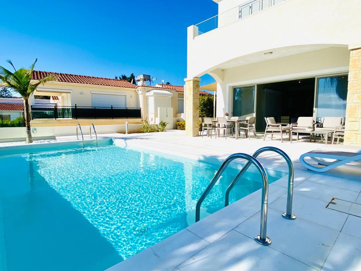 Coral Bay Beach Villa Paphos Esterno foto