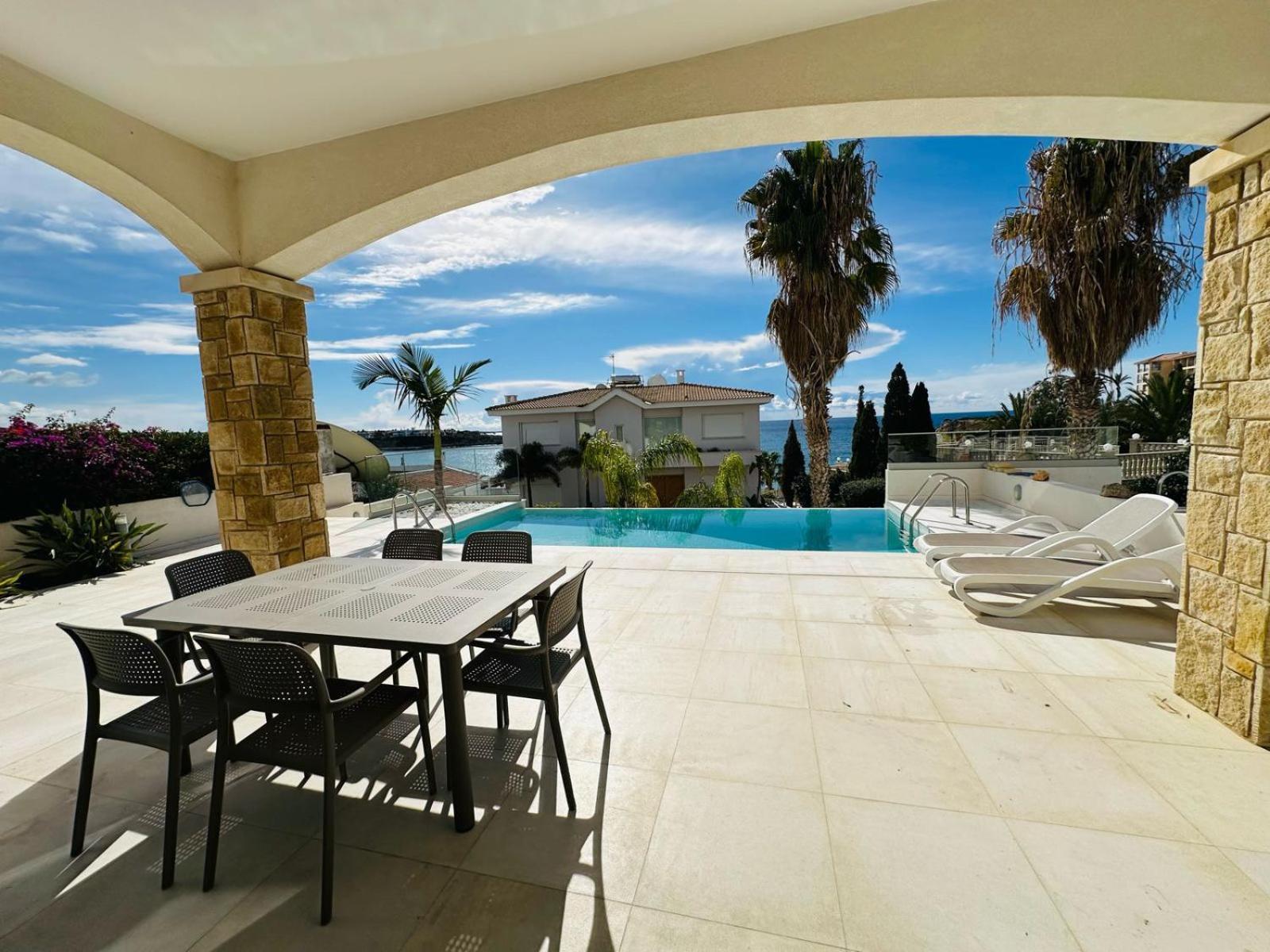 Coral Bay Beach Villa Paphos Esterno foto
